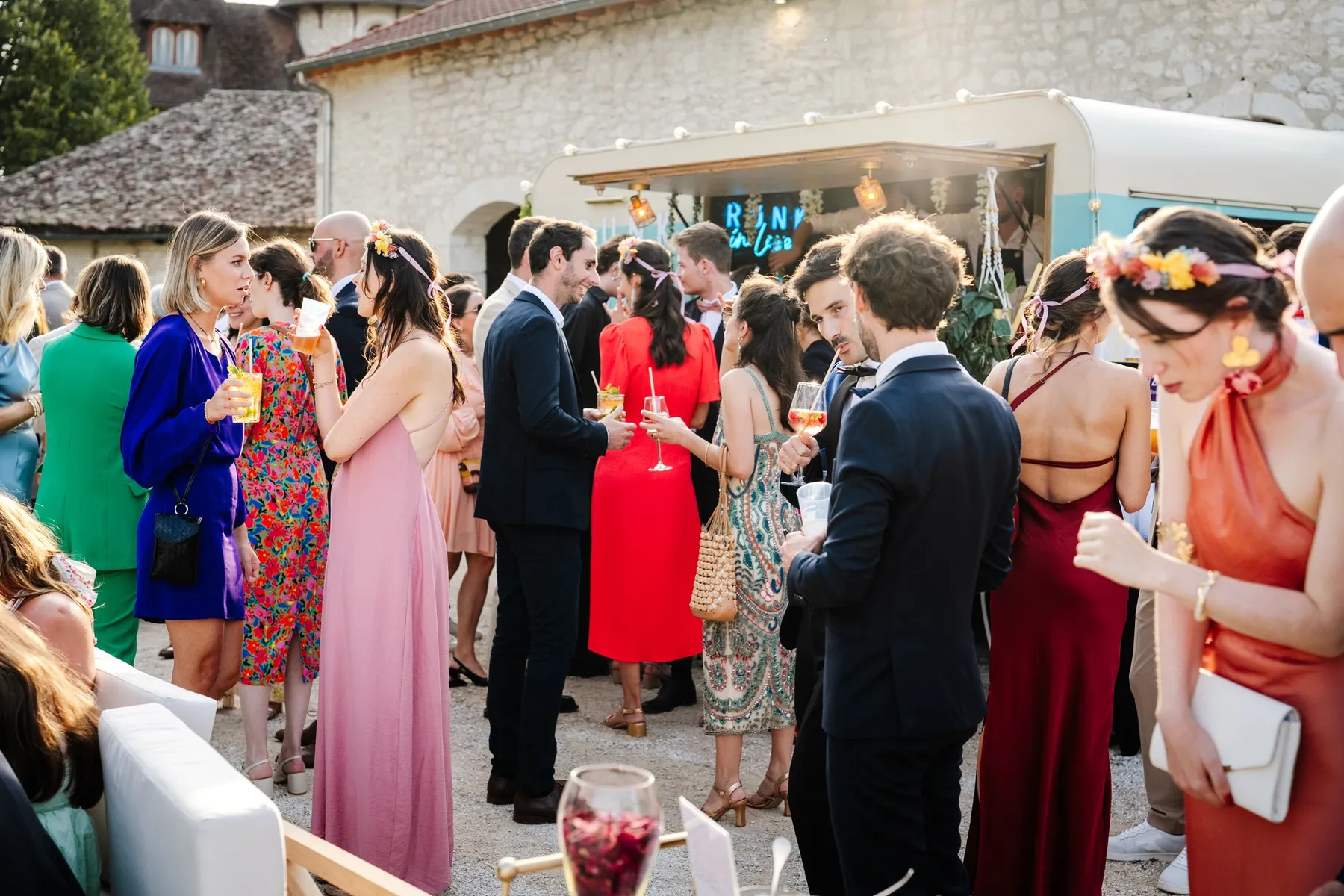 Caravane à cocktails ou bar mobile : que choisir pour votre réception ?