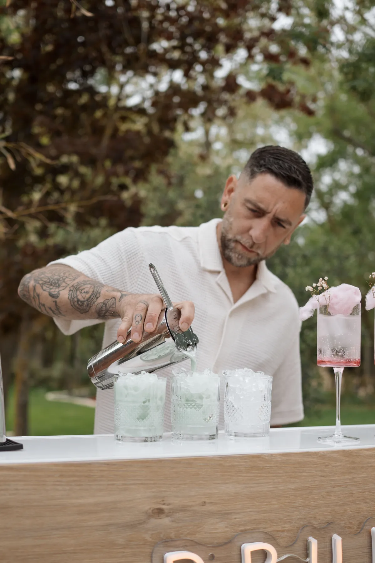 Bar mobile en bois, vue de face