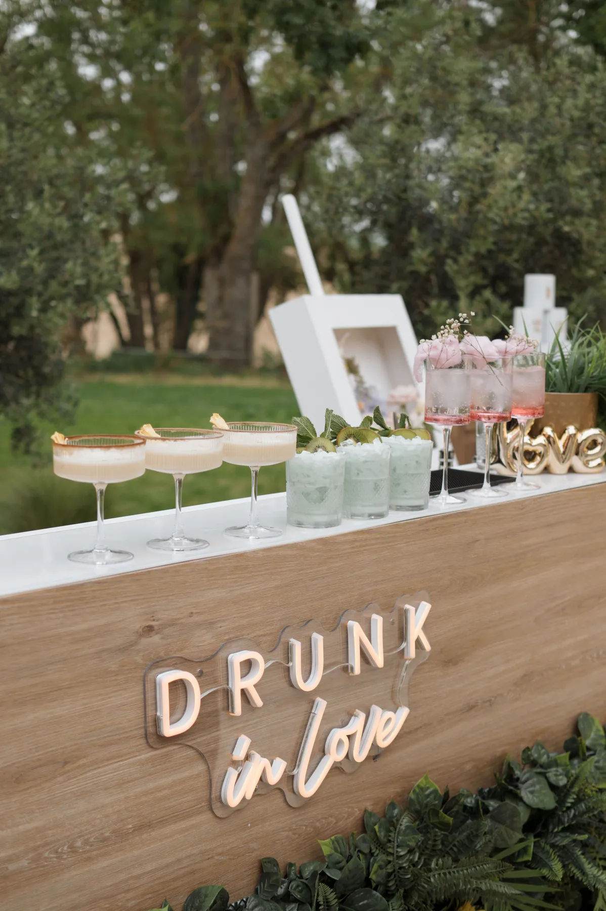 Bar mobile en bois, vue de côté