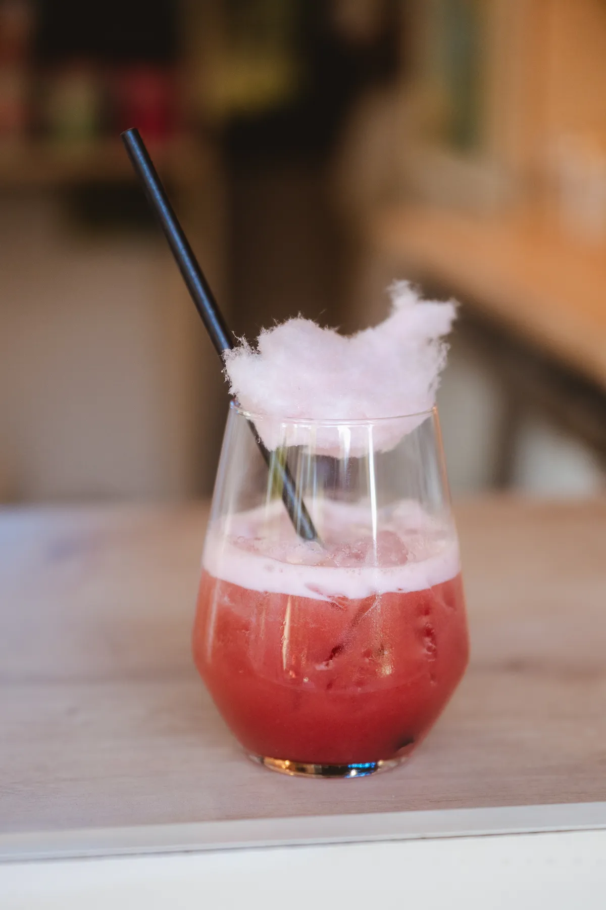 Cocktail surmonté de barbe à papa
