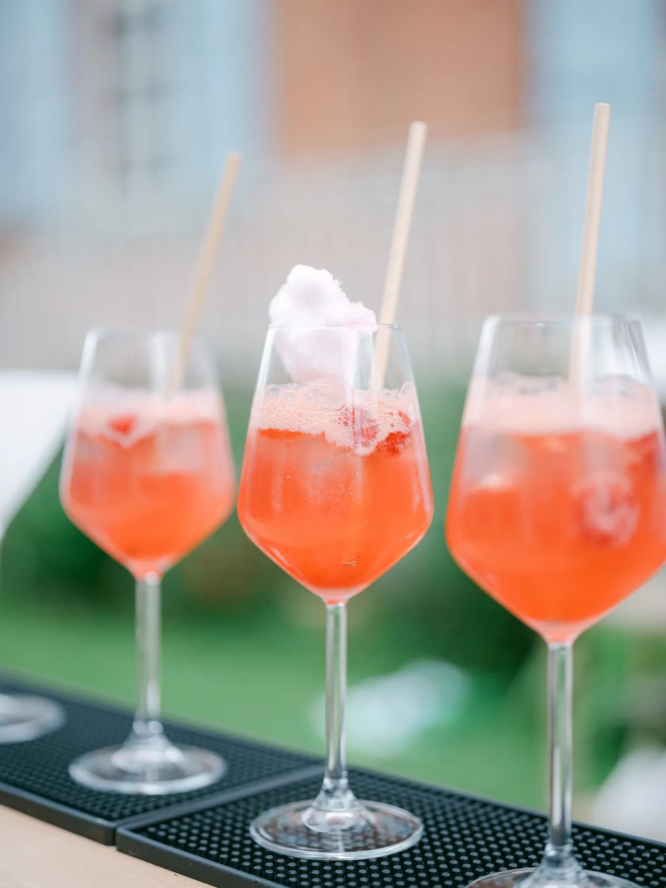 Trois spritz surmontés de barbe à papa